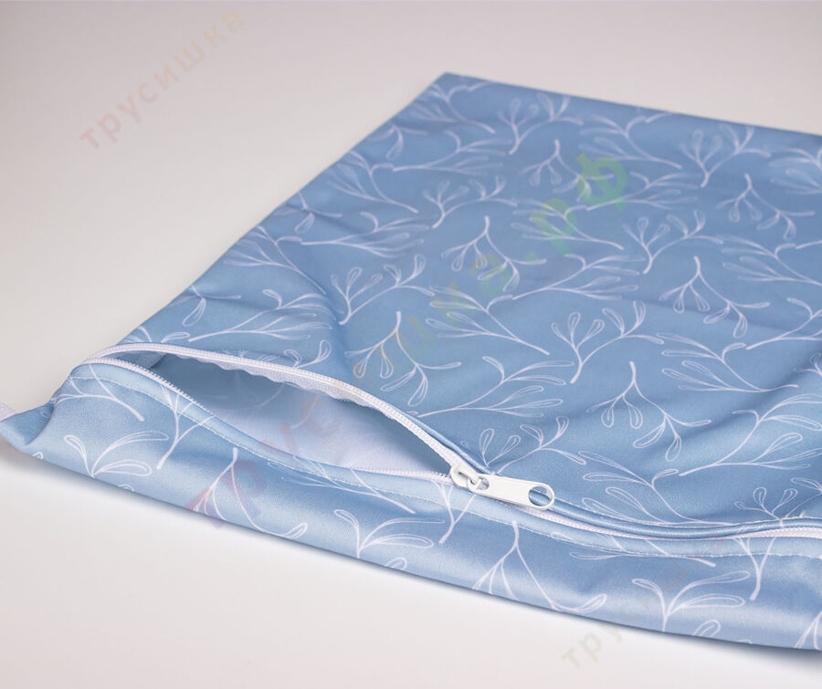 Непромокаемая сумочка Листья на голубом (классика)